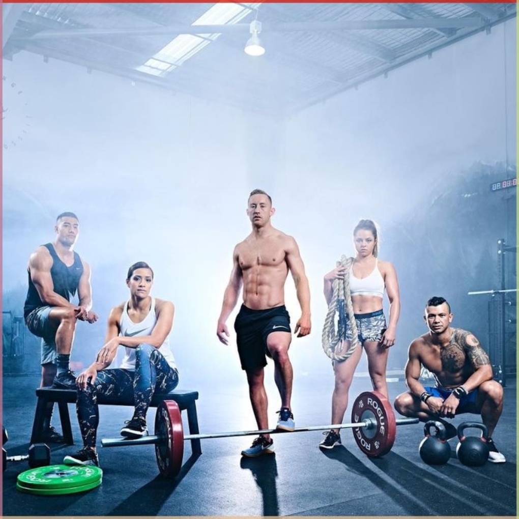 A diverse group of five fit individuals poses in a gym setting. A shirtless man stands confidently in the center, surrounded by two men and two women in athletic wear, with weights and gym equipment in the foreground.
Gym wear guid