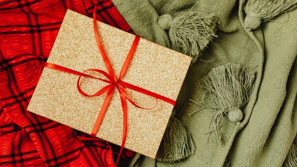 Fleece vs Flannel comparison with gift box and winter blankets