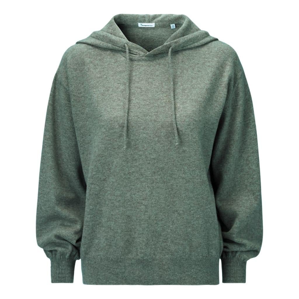 Warm knitted hoodie in chunky wool, perfect for cold weather.