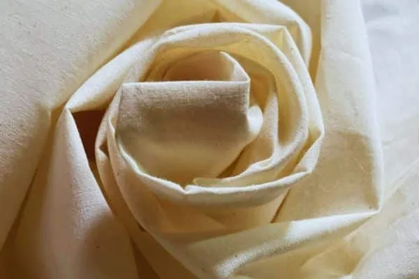 the infograohic image of show the fabric swatch of unbleached muslin fabric