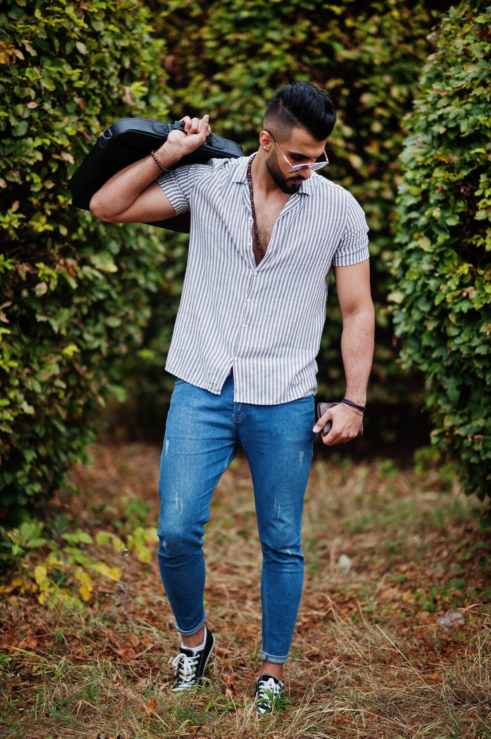 Man wearing a Big and Tall Dress Shirt at a casual even