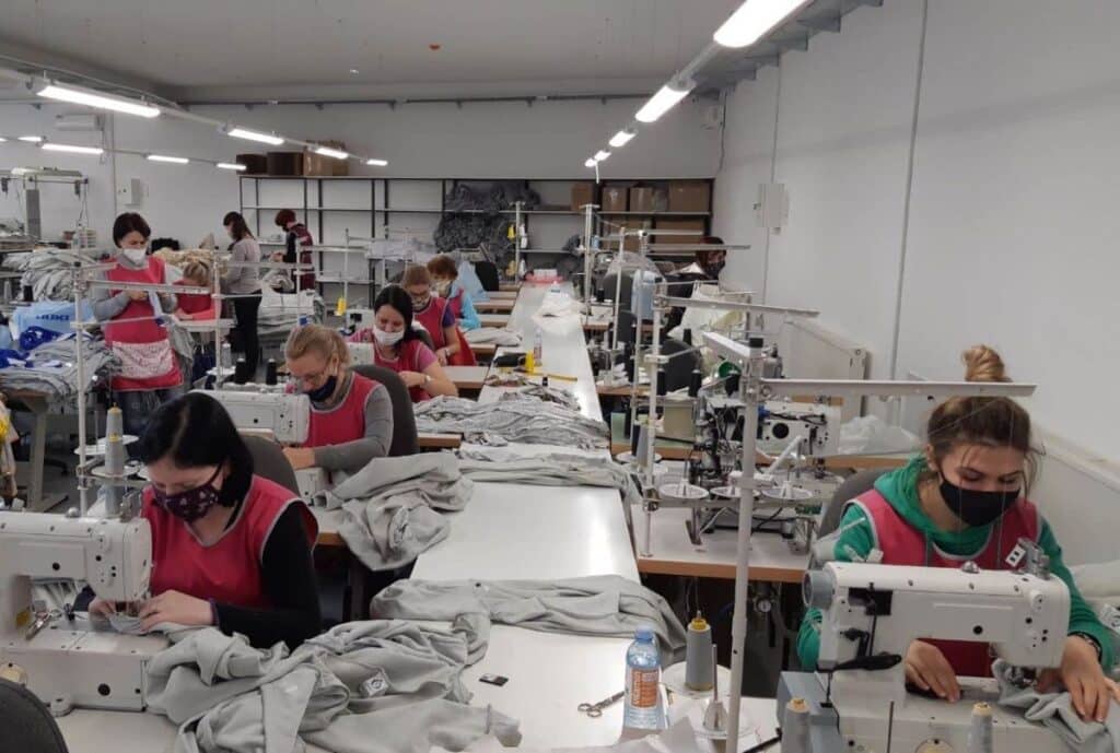 Why Brands Need an OEM Casual Wear Manufacturer USA