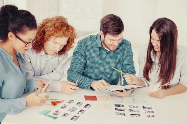 infographic image of show the Collaborative Design Process of casual wear manufcaturer in norway